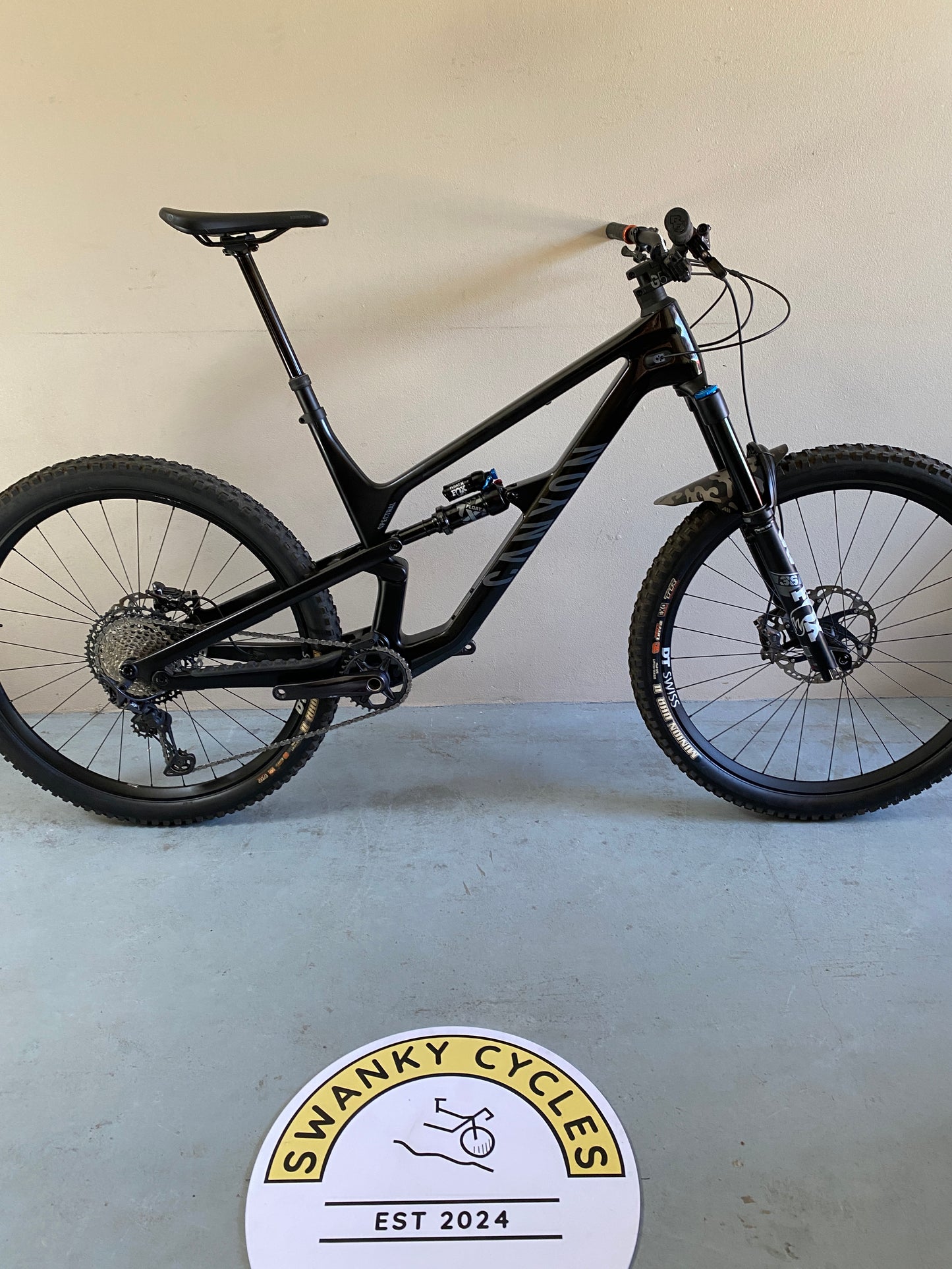 2022 Canyon Spectral CF8 Carbon XL