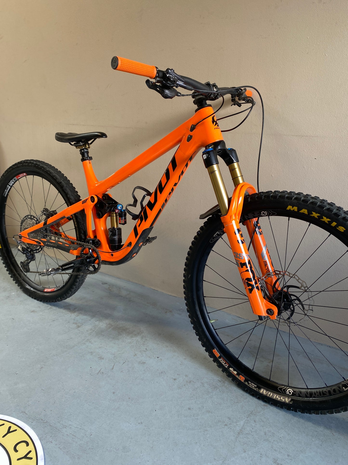 2022 Pivot Firebird Pro XT/XTR Large Carbon