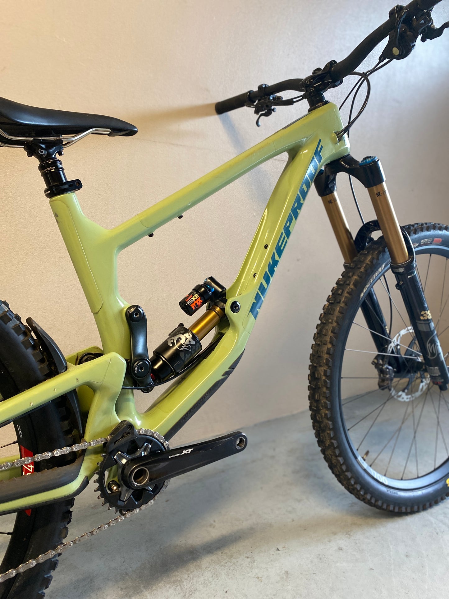 2022 Nukeproof Giga Carbon Factory