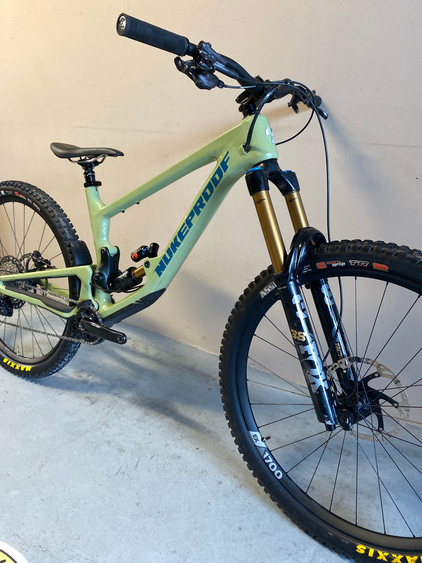 2022 Nukeproof Giga Carbon Factory