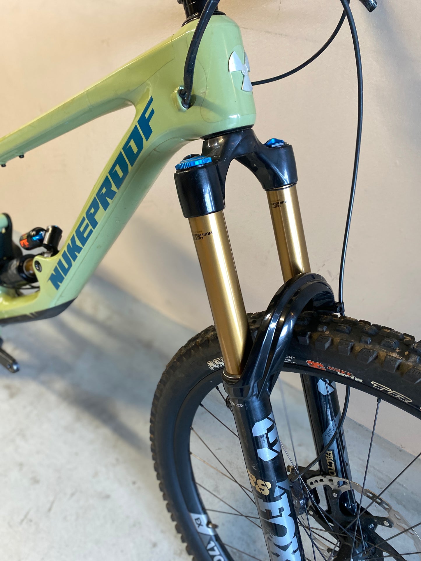2022 Nukeproof Giga Carbon Factory