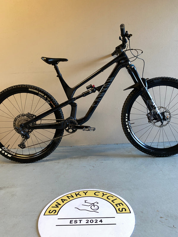 Swanky Cycles 2022 Canyon Spectral CF8 Carbon XL