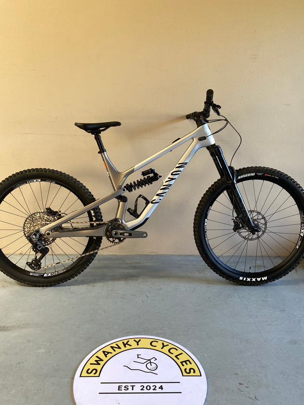 Swanky Cycles 2023 Canyon Spectral CF8 Mullet KIS GX Transmission