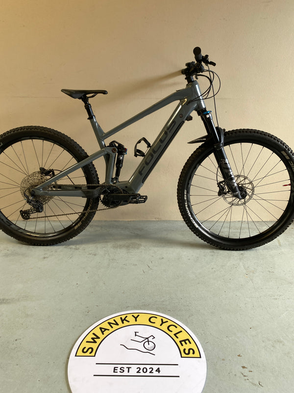 Swanky Cycles 2022 Focus Thron2 6.7, Large *Upgraded*