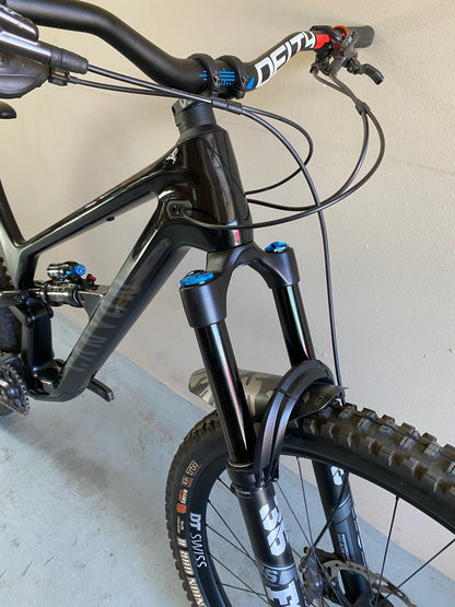 2022 Canyon Spectral CF8 Carbon XL