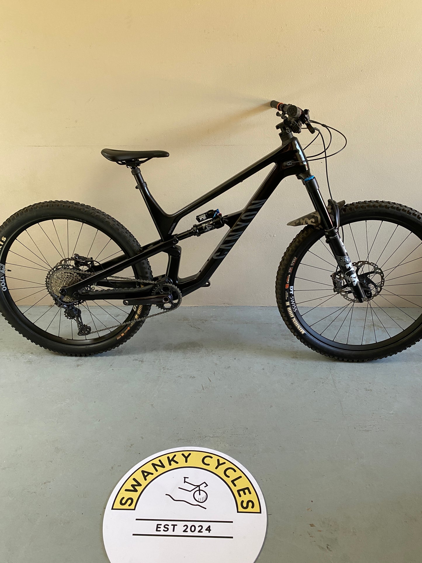 2022 Canyon Spectral CF8 Carbon XL