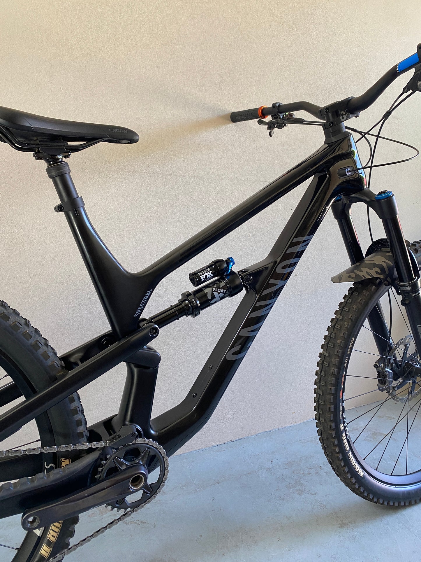 2022 Canyon Spectral CF8 Carbon XL