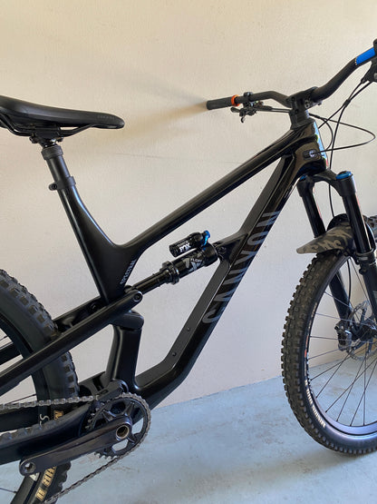 2022 Canyon Spectral CF8 Carbon XL