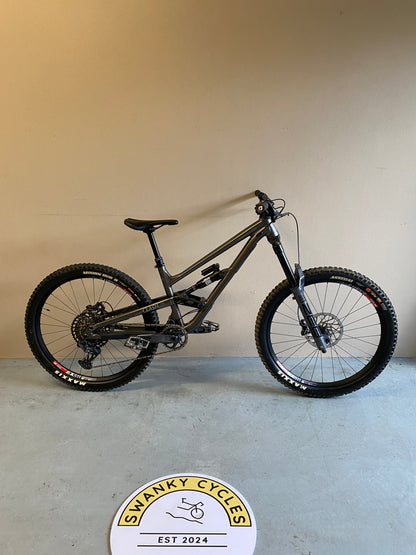 2022 Commencal Clash Race Dark Slate