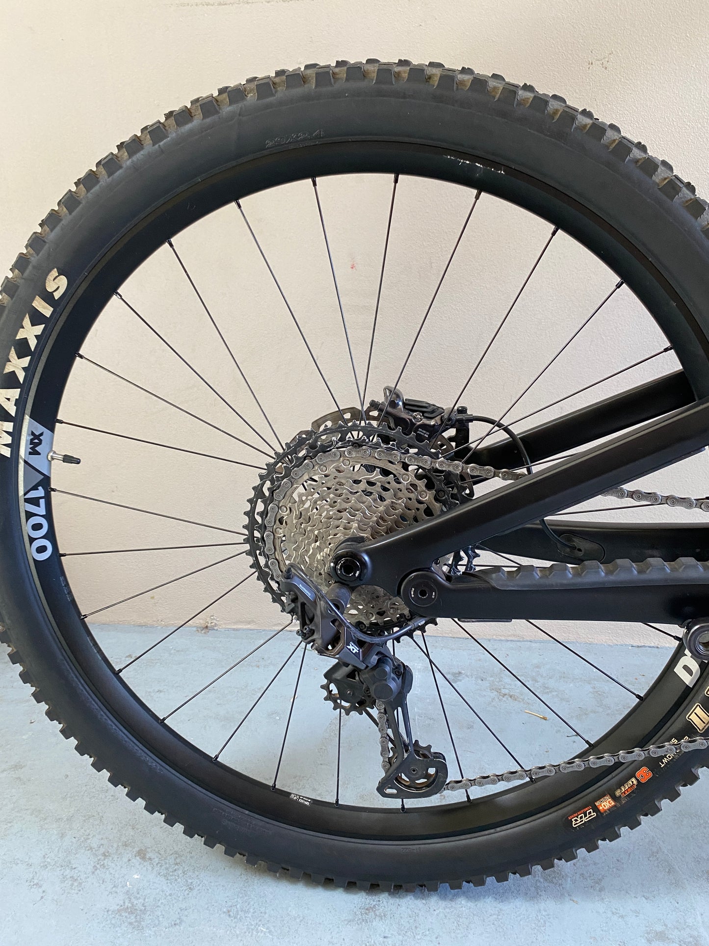 2022 Canyon Spectral CF8 Carbon XL