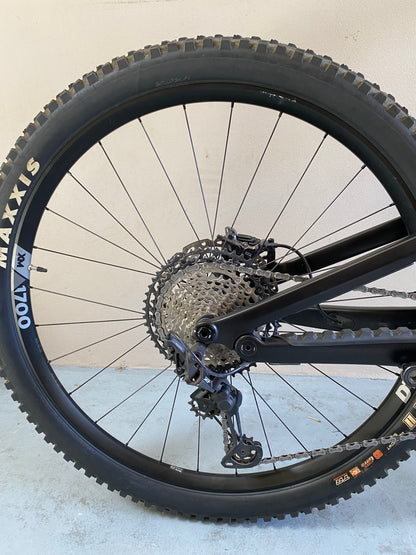 2022 Canyon Spectral CF8 Carbon XL