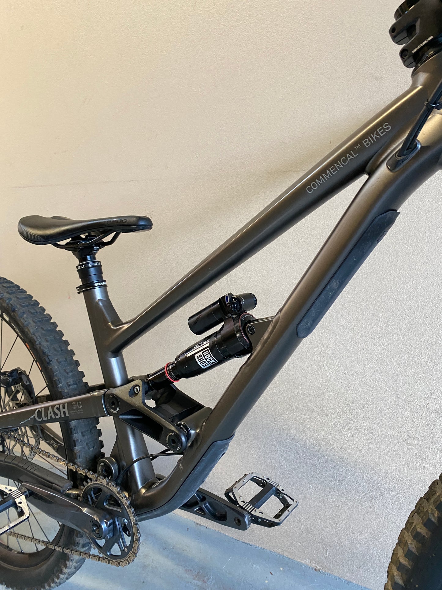 2022 Commencal Clash Race Dark Slate