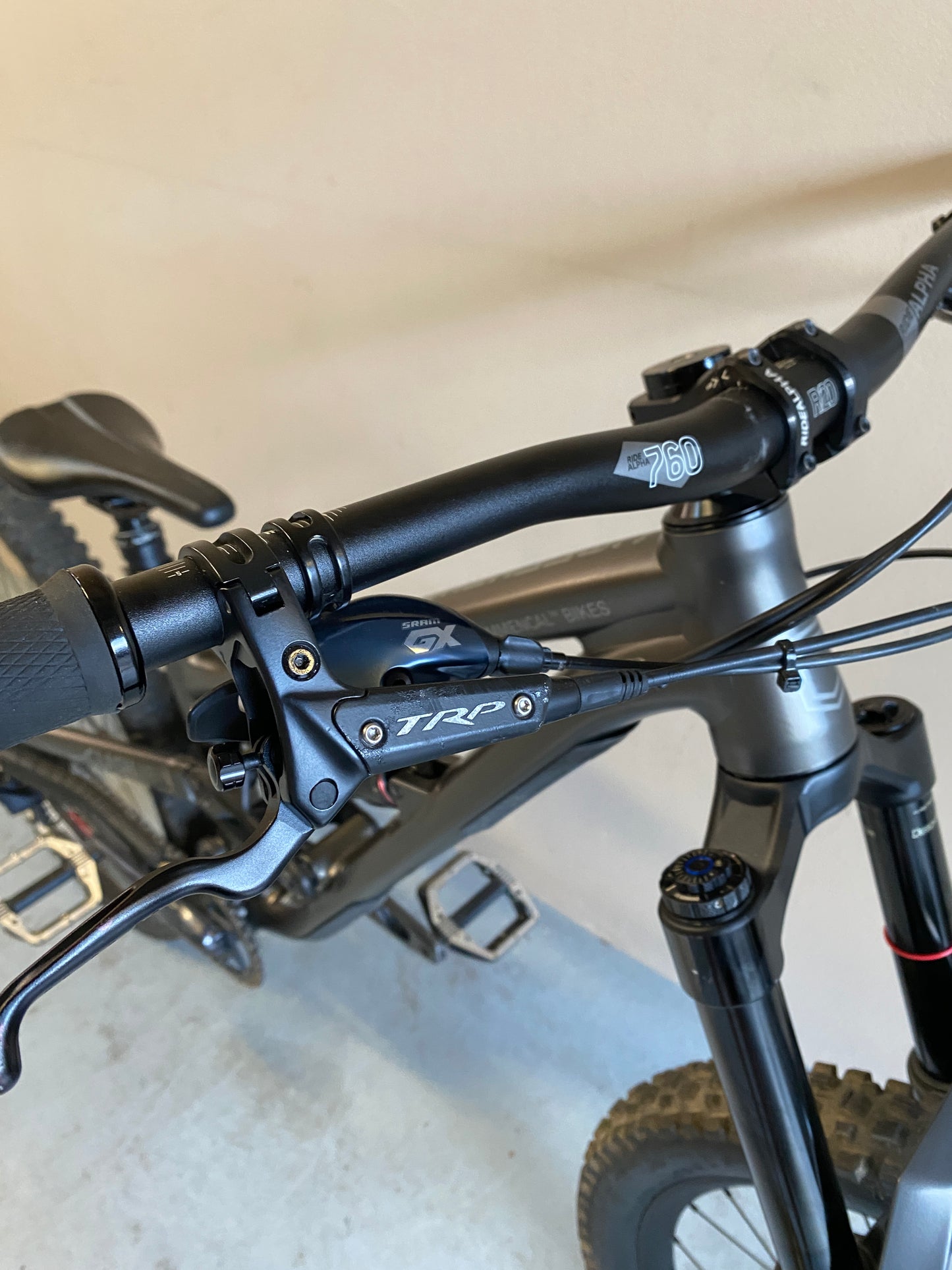 2022 Commencal Clash Race Dark Slate