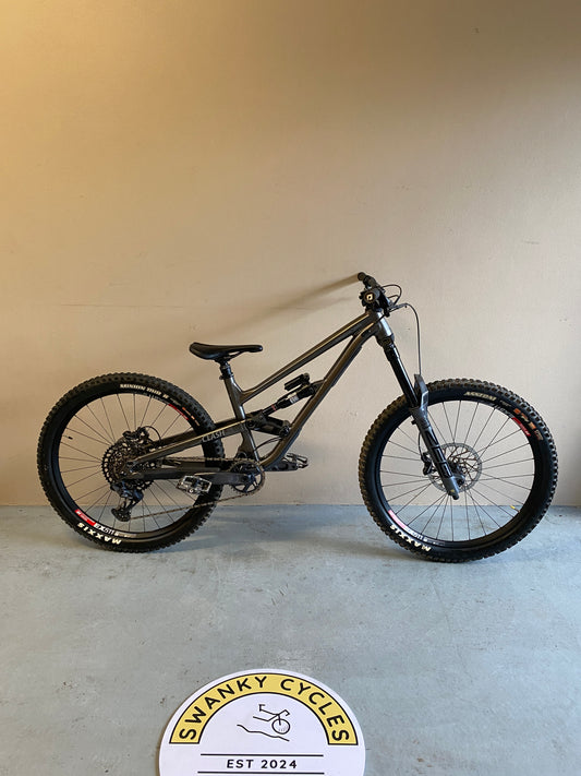 2022 Commencal Clash Race Dark Slate