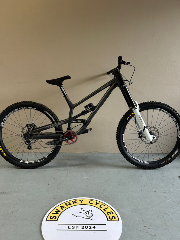 Swanky Cycles 2022 Commencal Furious, Medium
