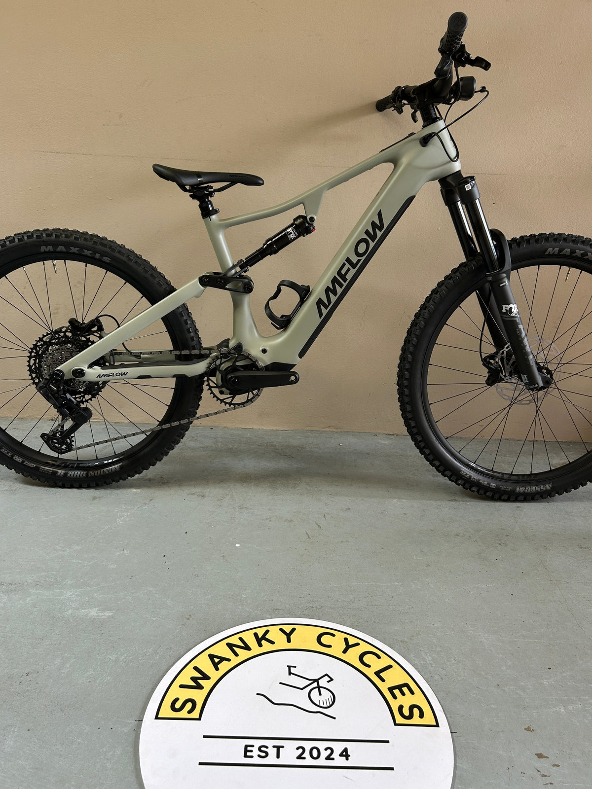 *Just arrived, Brand New!* Amflow PR Carbon - Moss Green